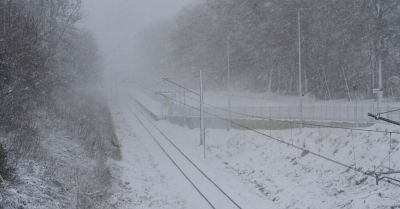 IMGW ostrzega m.in. przed intensywnymi opadami śniegu, miejscami może spaść ponad pół metra